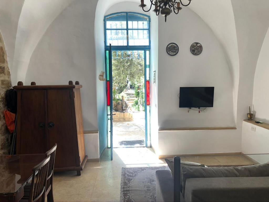 One Bedroom Stone Apartment Jerusalem Exterior photo